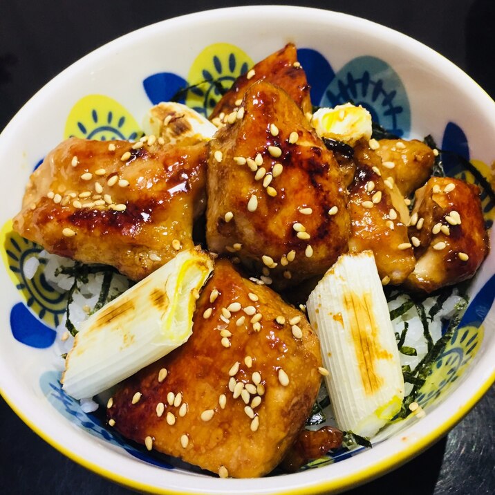 甘辛タレでご飯がすすむ！焼き鳥丼